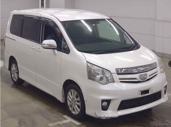 2011 TOYOTA NOAH Si